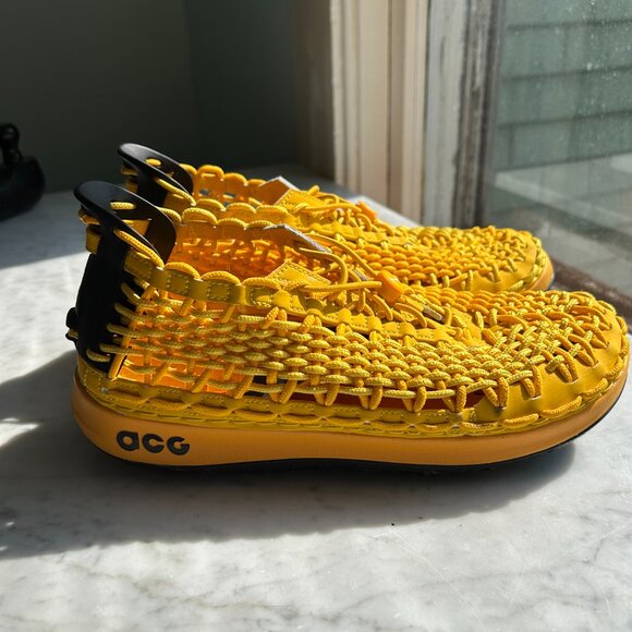 NIKE ACG WATERCAT+ IN BRIGHT YELLOW/BLACK - Picture 2 of 4